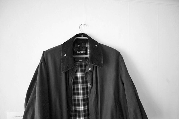 옷장에서 3년 만에 다시 꺼낸 오래된 재킷