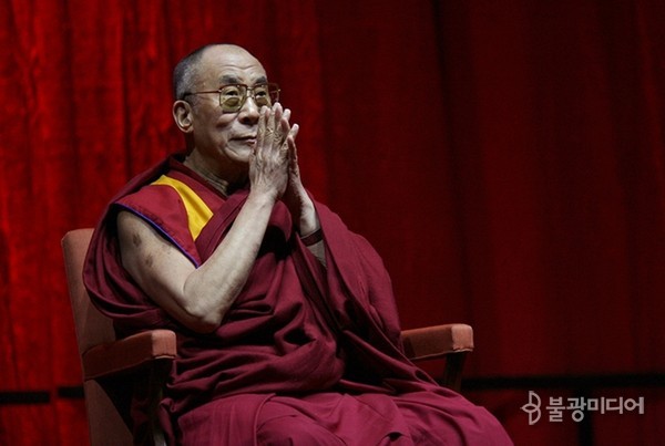 우크라이나 사태에 대화와 평화를 촉구한 달라이 라마